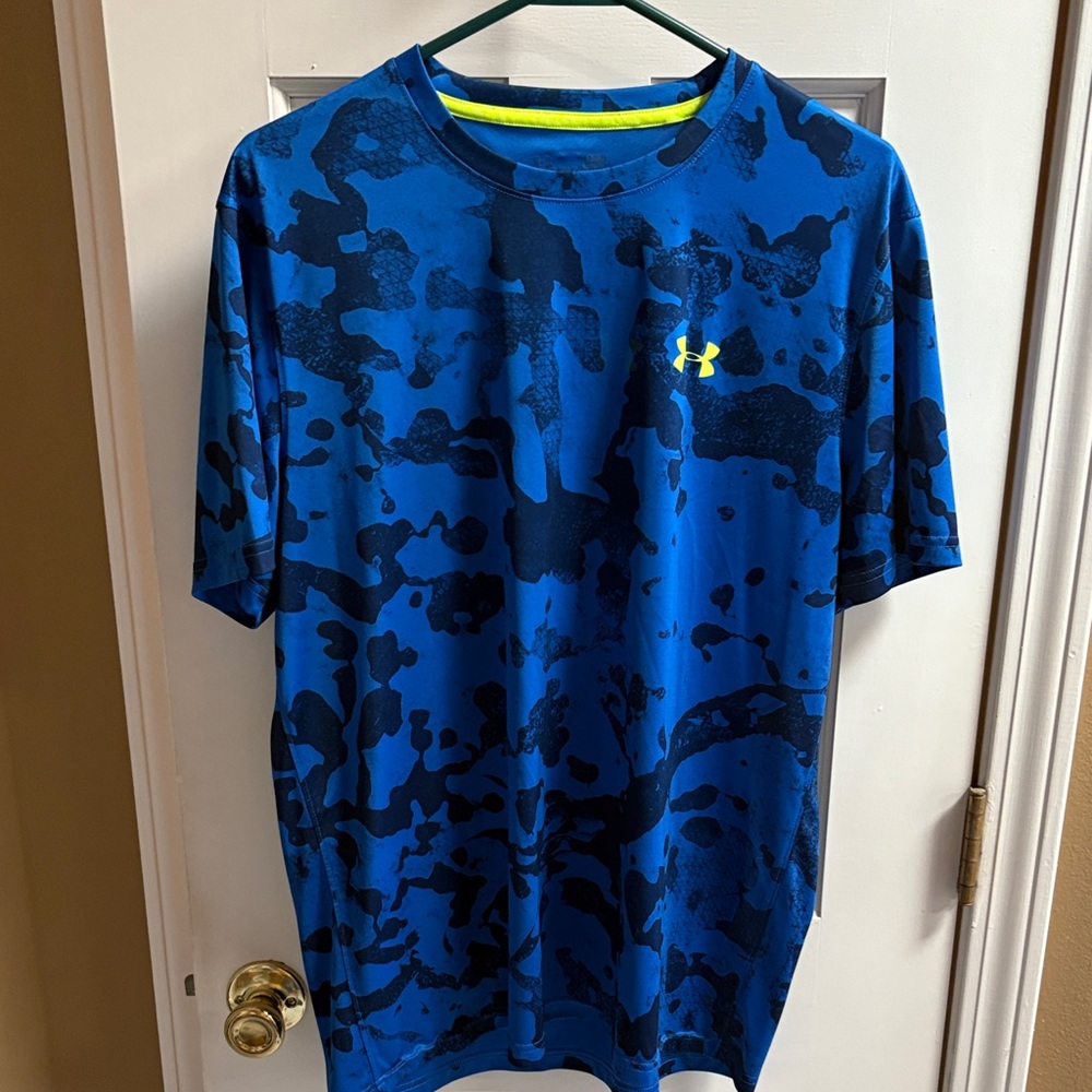 Under Armour Blue and Black Patterned Tee